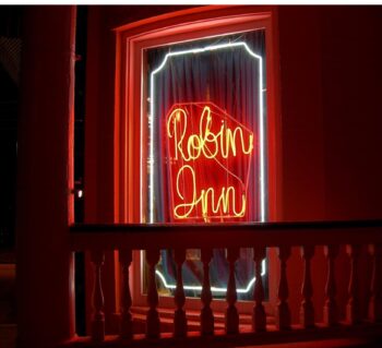 Robin Inn neon red sign