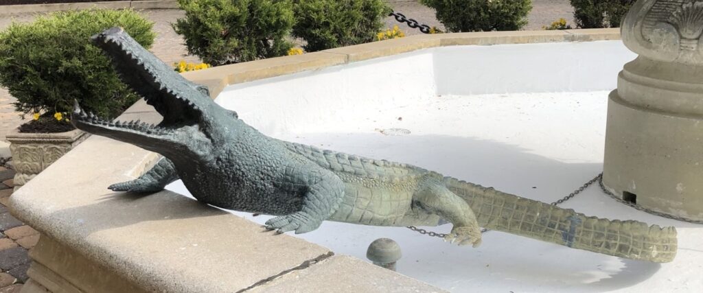 A large statue of an alligator with its mouth open named Old Pompey sits in a fountain at the Jefferson Hotel.